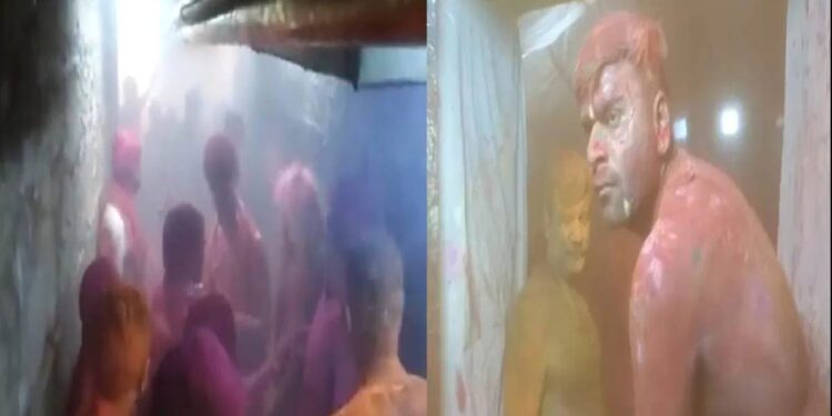 उज्जैनच्या महाकाल मंदिराच्या गर्भगृहाला भीषण आग, पुजाऱ्यासह 13 जण होरपळले