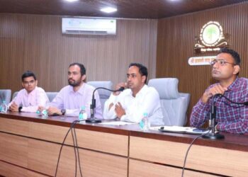 जिल्ह्यातील ग्रामपंचायतीसाठीच्या 15 व्या वित्त आयोग अनुदान खर्चाचा जिल्हाधिकाऱ्यांनी घेतला आढावा