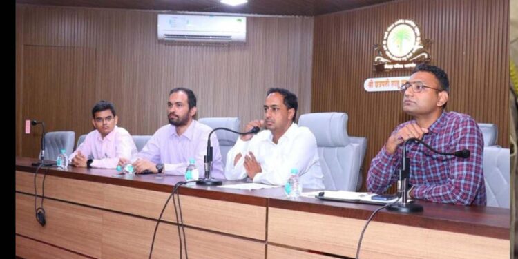 जिल्ह्यातील ग्रामपंचायतीसाठीच्या 15 व्या वित्त आयोग अनुदान खर्चाचा जिल्हाधिकाऱ्यांनी घेतला आढावा