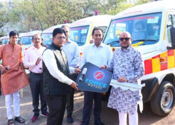 रुग्णालयातील यंत्र सामुग्रीसह व आठ नव्या रुग्णवाहिकांचे पालकमंत्र्यांच्या हस्ते लोकार्पण
