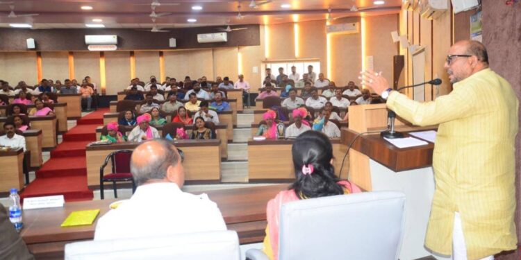 जळगाव जिल्हा परिषदेची कामात आघाडी ; अनेक विभागात कौतुकास्पद काम – पालकमंत्री गुलाबराव पाटील