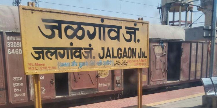 चालत्या रेल्वेतून उतरतांना तरूणाने दोन्ही पाय गमावले ; जळगावातील दुर्दैवी घटना