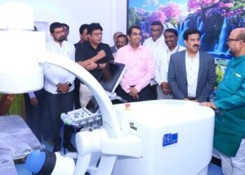 जळगाव वैद्यकीय महाविद्यालयात मुतखड्यावर उपचार करणाऱ्या अद्यावत मशीनचे पालकमंत्र्यांच्या हस्ते लोकार्पण