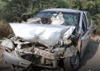 जळगावात अपघाताचे सत्र थांबेल! अज्ञात वाहनाची कारला धडक, पाच जण जखमी