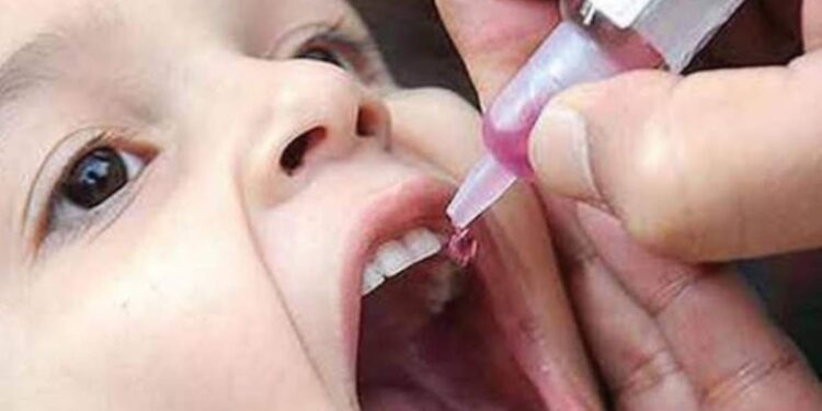 पालकांनो उद्याची तारीख लक्ष्यात ठेवा! आपल्या ५ वर्षापर्यंतच्या बाळाला पोलिओची लस अवश्य द्यावी