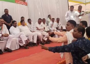 राष्ट्रवादीतील अंतर्गत वाद चव्हाट्यावर ; मंत्री अनिल पाटील यांच्यासमोरच कार्यकर्त्यांचा गोंधळ