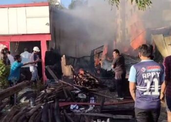 जळगाव शहरातील दोन दुकानांना लागली आग ; लाखोंचे नुकसान