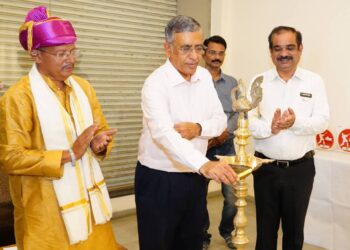 कलादर्श स्मृतिचिन्ह प्रदर्शनाचे अशोक जैन यांच्या हस्ते उद्‌घाटन