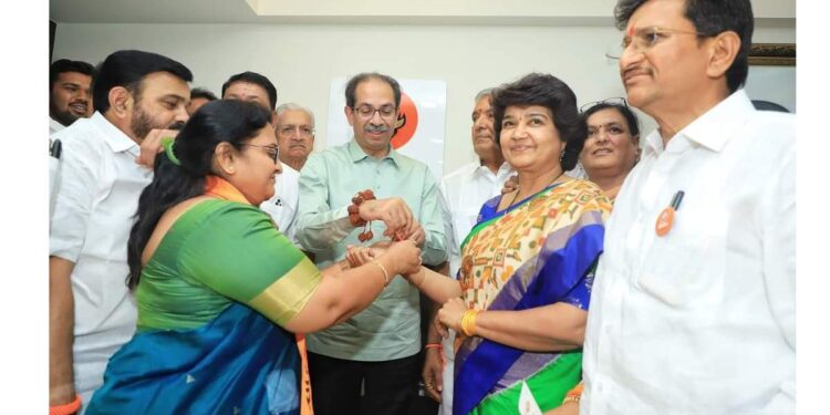 ठाकरे गटात ‘इनकमींग’ ; पाचोरा-भडगावातील अनेक पदाधिकाऱ्यांनी हाती बांधले शिवबंधन