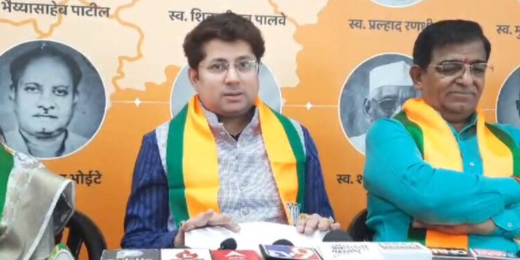 आता तो पक्ष सोडून जातोय…; उन्मेष पाटीलांच्या पक्षांतरावर भाजप नेते अजित चव्हाणांची जहरी टीका