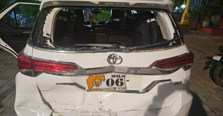 शिवसेना ठाकरे गटातील बड्या नेत्याच्या कारला भीषण अपघात