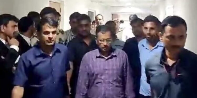 दिलासा नाहीच ! अरविंद केजरीवालांची याचिका न्यायालयाने फेटाळली