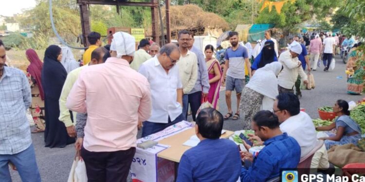 आता जळगाव जिल्ह्यातील प्रत्येक आठवडी बाजारात मतदार सुविधा केंद्र उभारणे सुरु