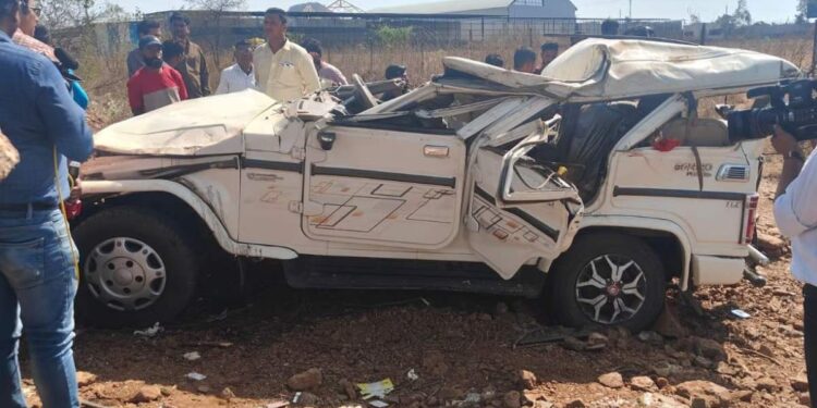 बोलेरो-दुचाकीच्या भीषण अपघातात पाच जण ठार