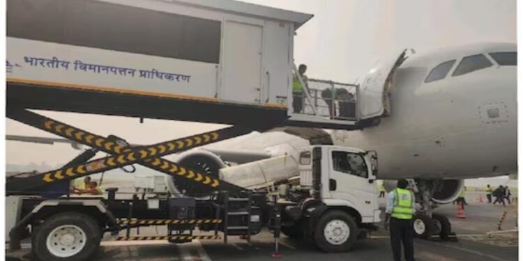 एअरपोर्ट अथॉरिटी ऑफ इंडियामध्ये परीक्षेशिवाय नोकरी मिळविण्याची संधी ; पगार 70000