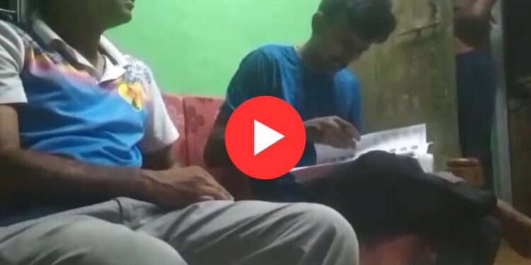 काका 3 नंबरचं बटन, कमळ फूल… मतदारांना ५०० रूपये देतानाचा व्हिडीओ व्हायरल