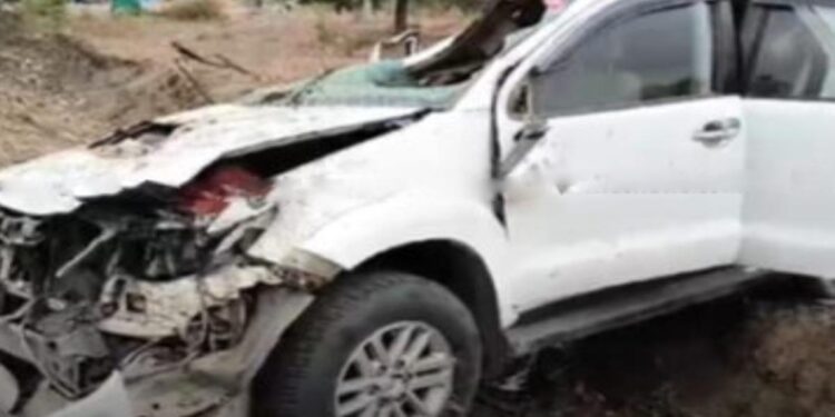 एरंडोलमध्ये मुफ्ती हारून नदवी यांच्या कारला भीषण अपघात