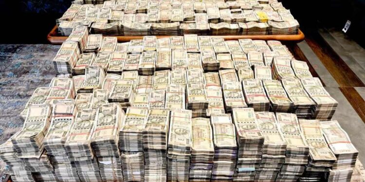 अबब..! नाशिकमधील सराफा व्यापाऱ्याकडे सापडलं कोट्यवधीचं घबाड