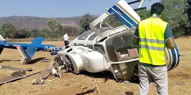 सुषमा अंधारेंना घेण्यासाठी आलेले हेलिकॉप्टर झाले क्रॅश