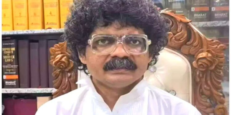 सहकार खात्याचा गुणरत्न सदावर्तेंना मोठा दणका! एसटी बँकेच्या तज्ज्ञ संचालकपदावरुन हकालपट्टी