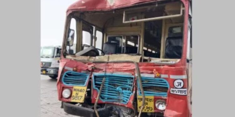 चाळीसगाव आगाराच्या बसला भीषण अपघात ; २७ प्रवासी जखमी