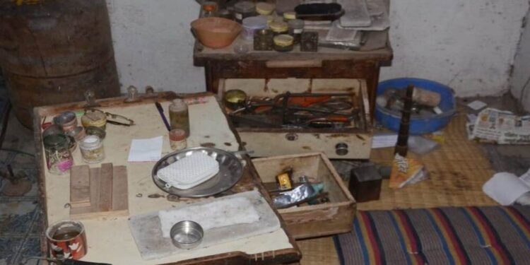 जळगावात ज्वेलर्स दुकानावर दरोडा, लाखोंचा मुद्देमाल लंपास