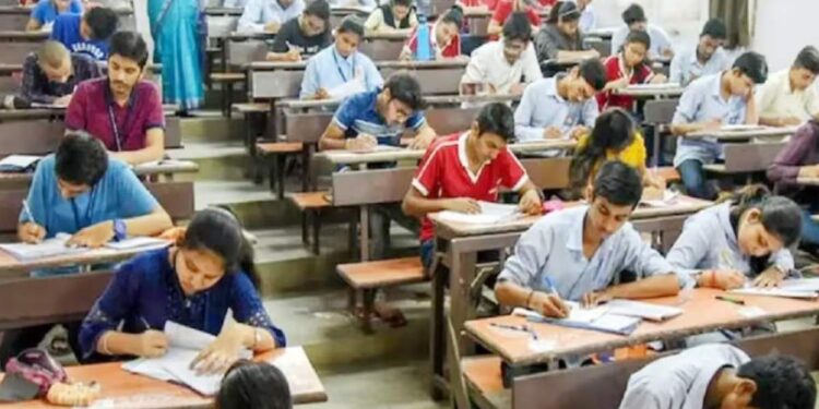 महाराष्ट्र बोर्डाकडून दहावीच्या परीक्षा शुल्कात वाढ ; अशी आहे वाढीव शुल्क आकारणी