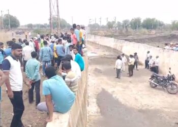 साचलेल्या पाण्यातून बैलगाडी काढणे भोवले ; शेतकऱ्याचा बुडून मृत्यू, आसोद्याजवळील घटना