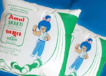 अमूल दुधाचे दर वाढले, लिटरमागे एवढ्या रुपयांनी महागले, नवे दर जाणून घ्या