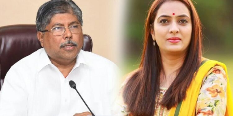 रोहिणी खडसेंनी मंत्री चंद्रकांत पाटीलांना पाठवणार बदाम, काय आहेत कारण?