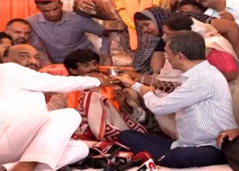 मनोज जरांगेंनी ७ दिवसांनंतर उपोषण सोडलं; सरकारला दिला एक महिन्यांचा अल्टिमेटम