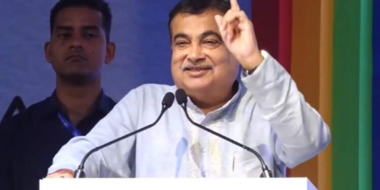 IAS अधिकारी झालात मग.. नितीन गडकरींनी कर्मचाऱ्यांना खडेबोल सुनावले