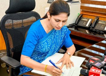रक्षा खडसेंनी स्वीकारला पदभार