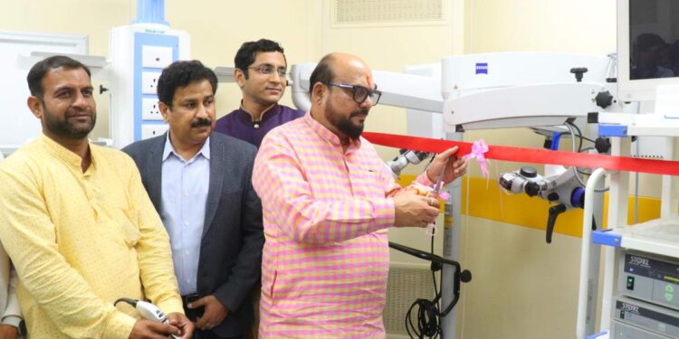 नवे मोड्युलर आय.सी.यु, मोड्युलर ओ.टी.चे पालकमंत्र्यांच्या हस्ते लोकार्पण !!