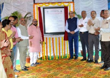 विद्यापीठात आता सूर्याची वीज, सौर ऊर्जा प्रकल्पाचे पालकमंत्र्यांच्या हस्ते लोकार्पण