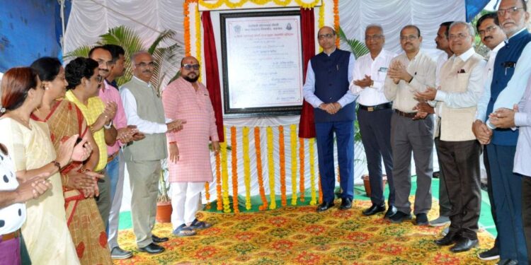 विद्यापीठात आता सूर्याची वीज, सौर ऊर्जा प्रकल्पाचे पालकमंत्र्यांच्या हस्ते लोकार्पण