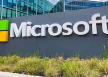 मायक्रोसॉफ्टच्या सर्व्हरच्या बिघाडामुळे जगात खळबळ; कोणत्या सेवांवर परिणाम झाला?