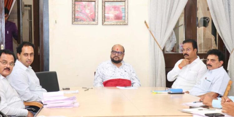 महावितरणच्या तारा चोरी प्रकरणी ताबडतोब गुन्हे नोंदविण्याचे पालकमंत्र्यांचे पोलिसांना निर्देश