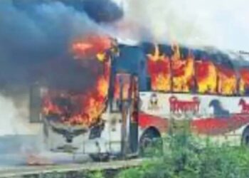 धावत्या शिवशाहीला आग, बस जळून खाक ; ४४ प्रवासी सुखरूप