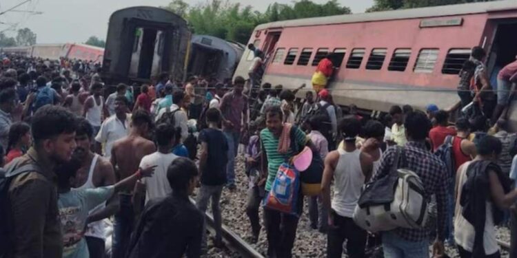 चंदीगड-दिब्रुगड एक्स्प्रेसचा भीषण अपघात ; दोन प्रवाशांचा मृत्यू, अनेक जखमी