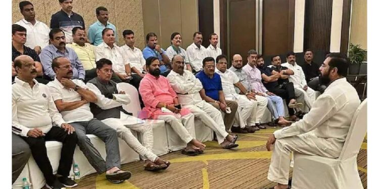 मुख्यमंत्री एकनाथ शिंदेंनी टोचले आमदारांचे कान; आगामी निवडणुकीच्या पार्श्वभूमीवर दिल्या या सूचना