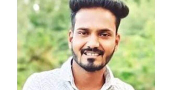 दुचाकी डिव्हायडरला धडकून जळगावचा युवक ठार