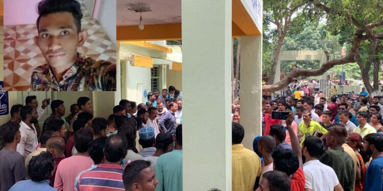 तापी नदीत बुडून तरुणाचा मृत्यू ; नातेवाईकांचा नरबळीचा गुन्हा दाखल व्हावा म्हणून सावदा पोलीस ठाण्यात ठिय्या