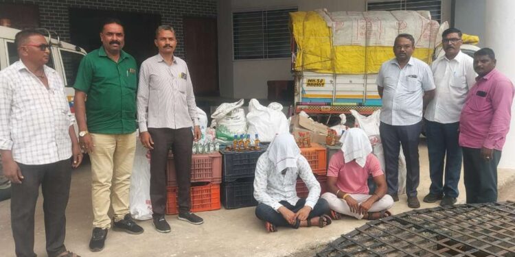 चोपडा-अमळनेर रोडवर बनावट दारूसाठा वाहतूकीवर कारवाई