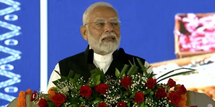 महाराष्ट्राचे संस्कार जगभर पसरले, जळगावच्या कार्यक्रमात पंतप्रधान मोदींनी सांगितला परदेश दौऱ्याचा किस्सा