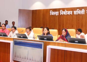 पीएम किसान कार्ड, रेल्वेचे प्रलंबित प्रकल्प तात्काळ पूर्ण करावेत; केंद्रीय राज्यमंत्री रक्षा खडसेंचे निर्देश