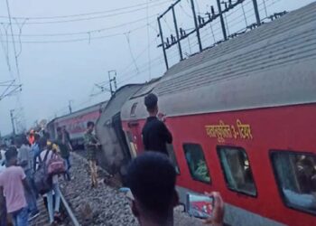 रेल्वे अपघाताच्या साखळीत पुन्हा भर; मध्यरात्री दोन रेल्वे अपघात