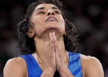 Breaking ! विनेश फोगट ऑलिम्पिकमधून अपात्र, का अपात्र ठरवण्यात आलं?