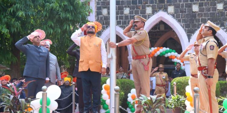 जळगावात स्वातंत्र्य दिन उत्साहात साजरा ; पालकमंत्र्यांनी याबाबत दिली माहिती?