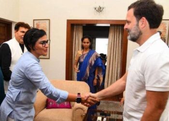 शरद पवारांसह अजित पवारांना राष्ट्रीय पातळीवर मोठा धक्का ; राष्ट्रवादीच्या ‘लेडी जेम्स बाँड’चा काँग्रेसमध्ये प्रवेश